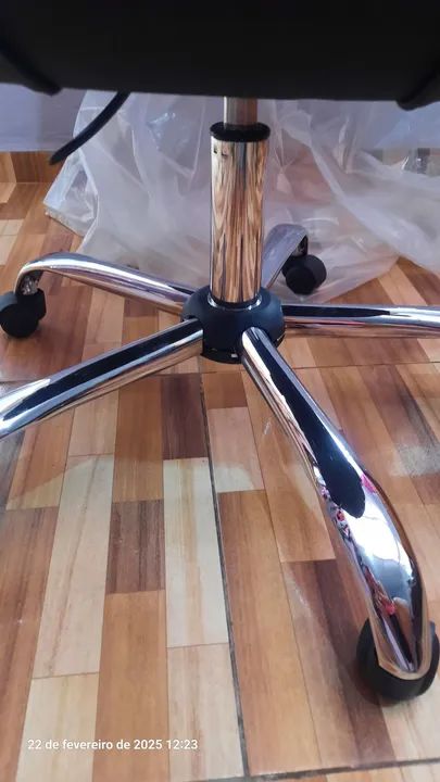 Cadeira de Escritório Giratória com Rodinhas - Foto 4