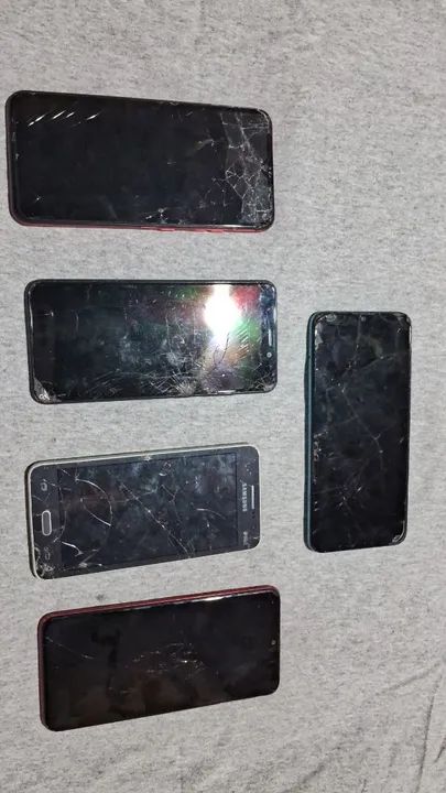 5 Displays de Celular com Tela Quebrada