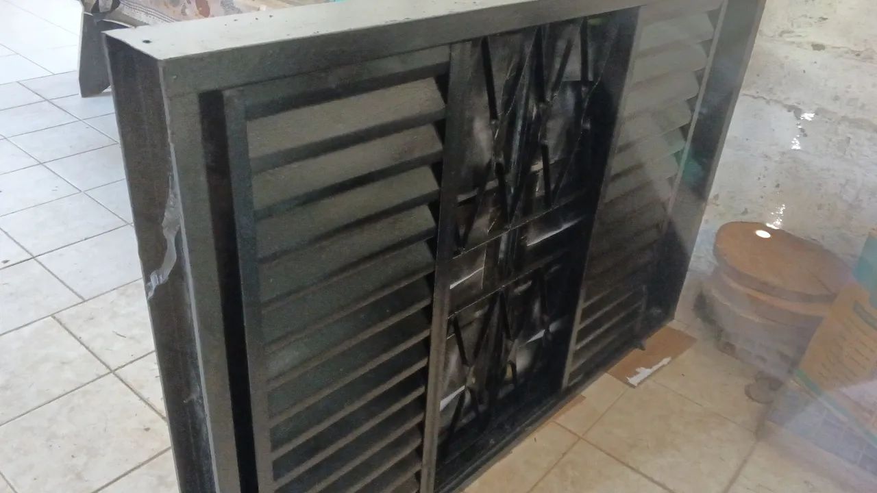 Vende janela veneziana completo e portão 64595629786497120