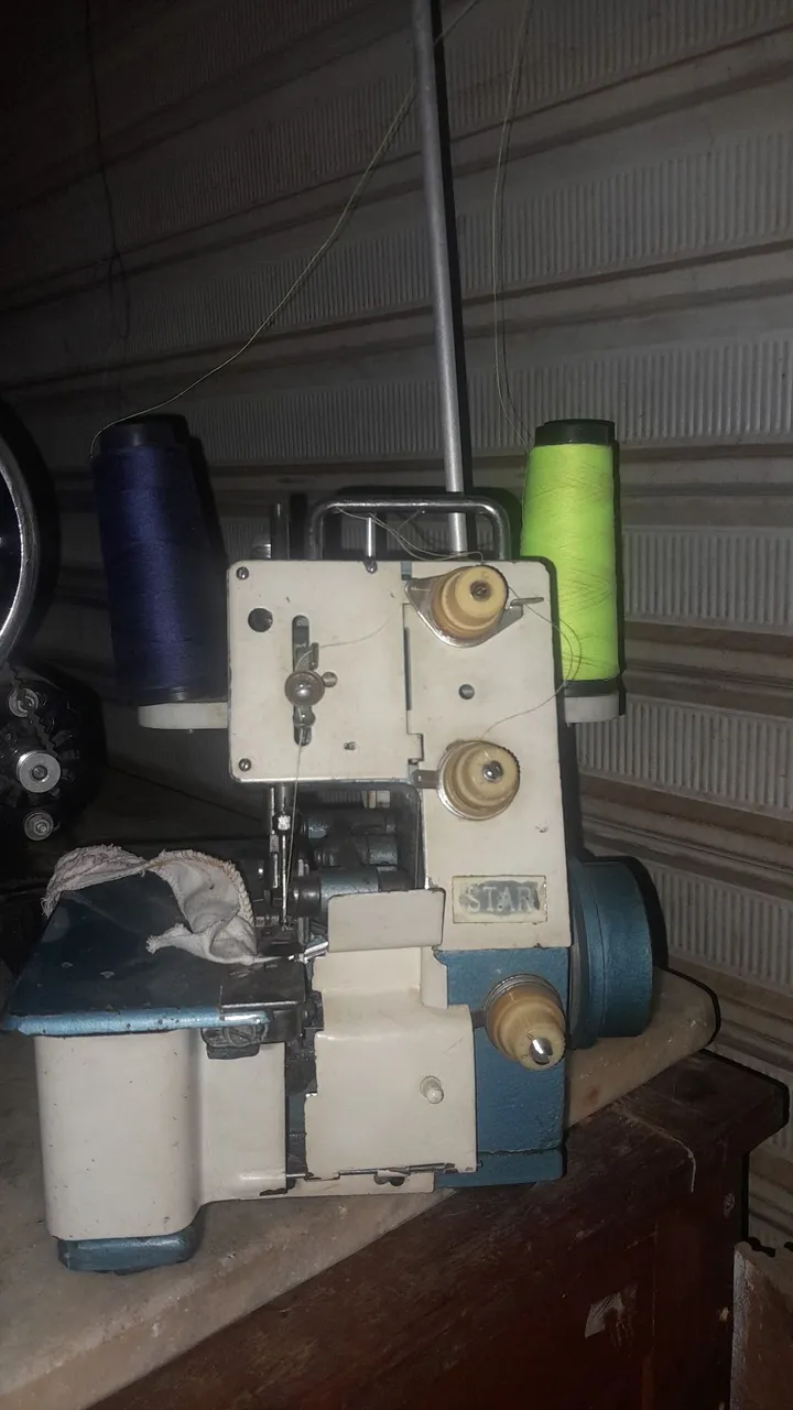 Máquina de Costura Overlock Star