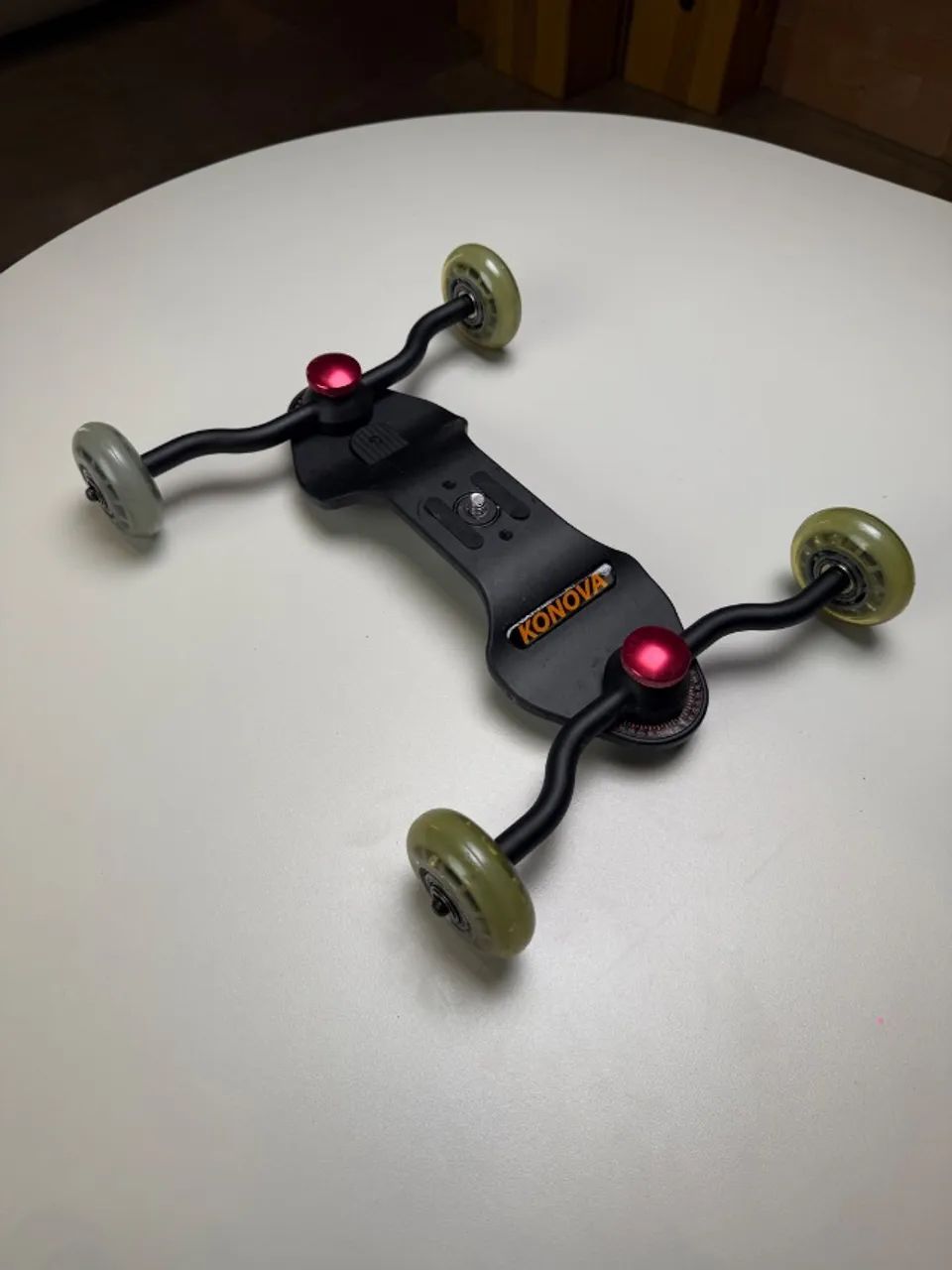 Dolly Skate Konova - Movimento suave para vídeos profissionais