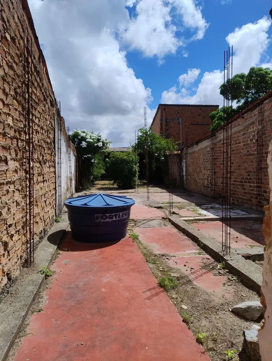 Terreno no trapiche, com 180 MQ, escriturado e registrado, todo murado.
