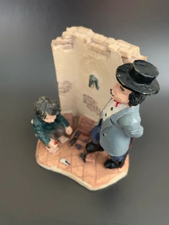 O engraxate em resina com ricos detalhes   - Foto 4