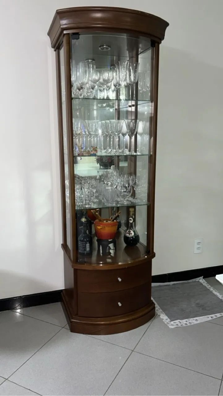 Cristaleira de madeira com 3 prateleiras de vidro - Foto 2