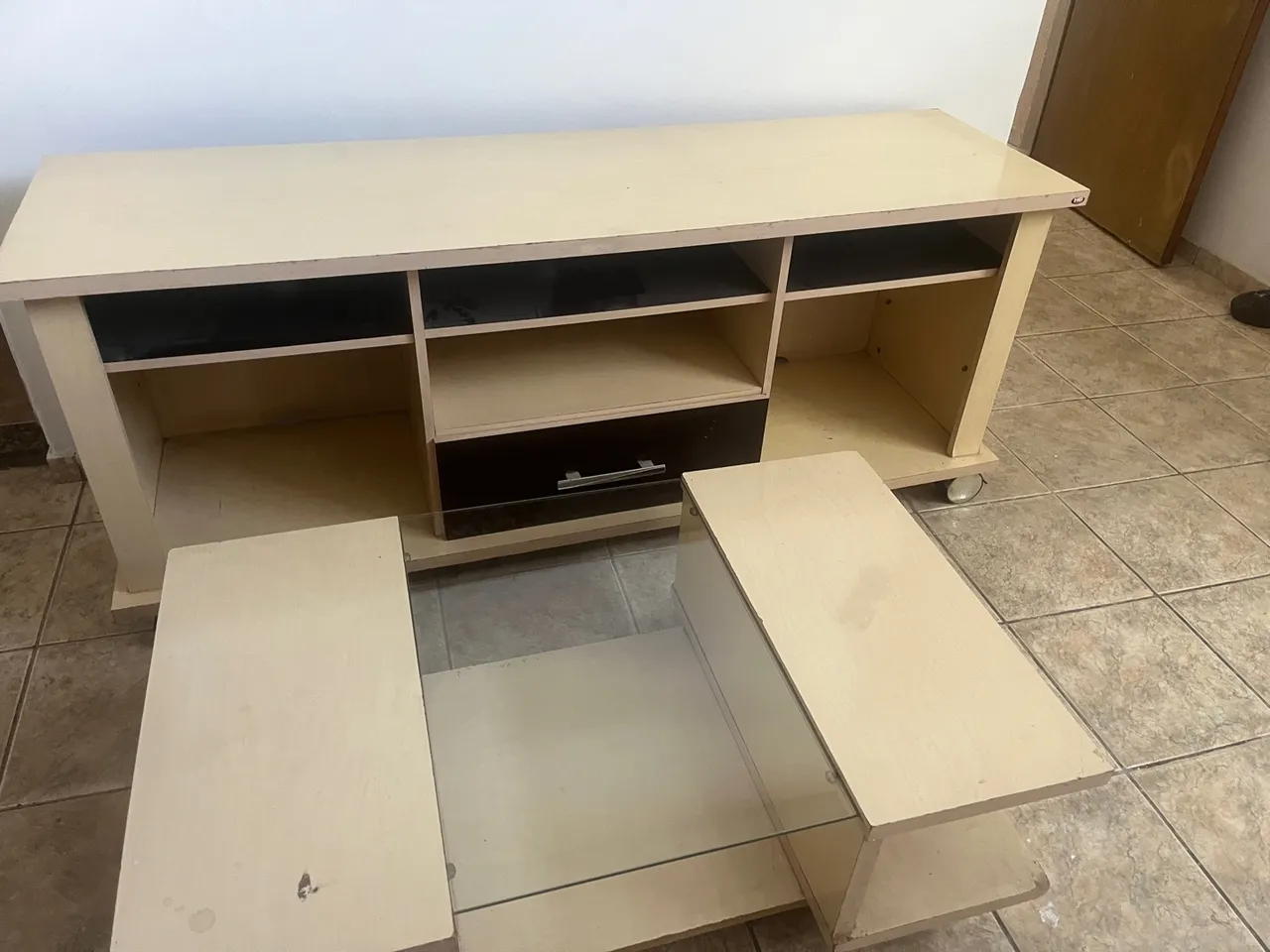 Rack e mesa de centro - 200 reais