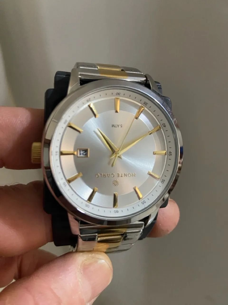 Relógio de pulso elegante dourado e prateado - Foto 2