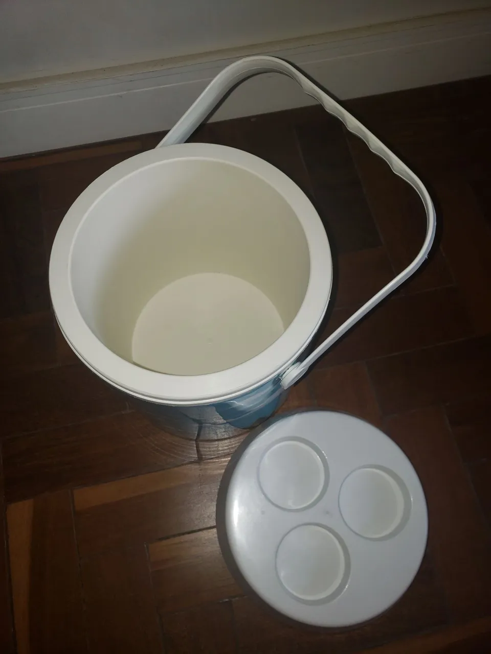 Cooler com Tampa e Porta Copos