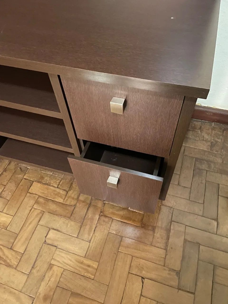 Painel para TV com Rack em Madeira Maciça - Elegância e Organização64363739512322121