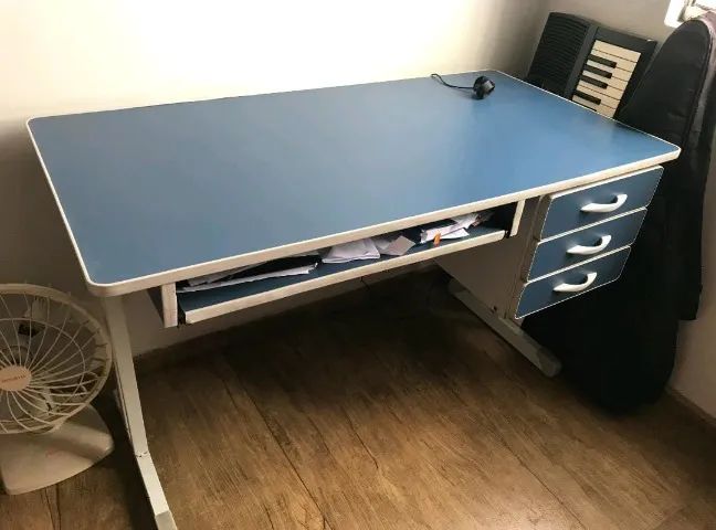 Office desk64352685658370121