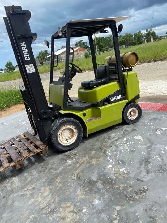 Empilhadeira 2500 tnl/ano 2012