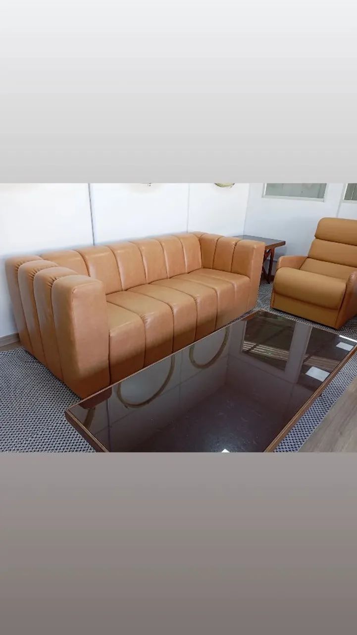 Conjunto de Sofá e Poltronas em Courotorck  - Foto 2