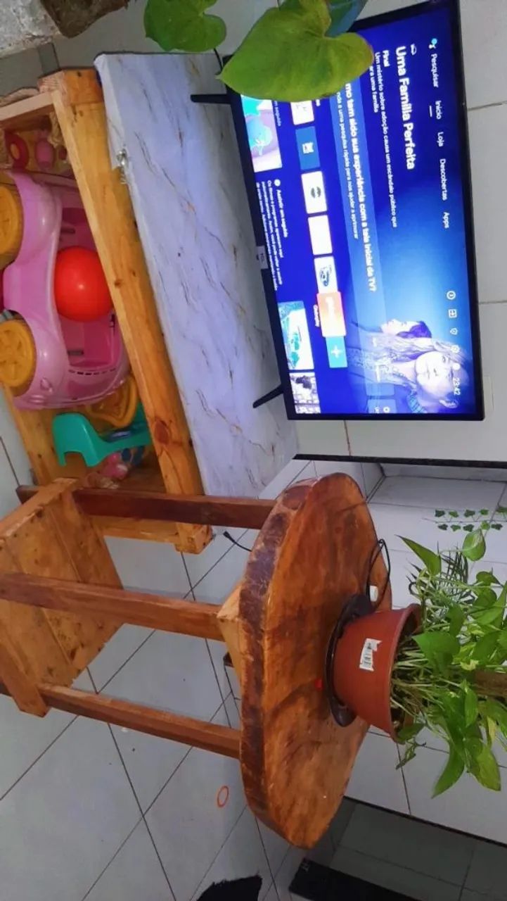 Tv e mesa e baú Mesa de centro rústica em madeira maciça