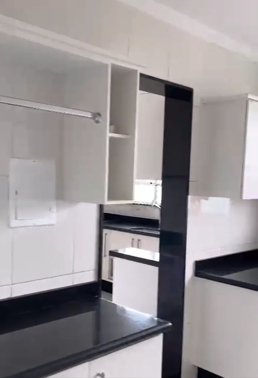 Apartamento 3 quartos (1 suíte), amplo, arejado e bem iluminado. Ótima localização. 