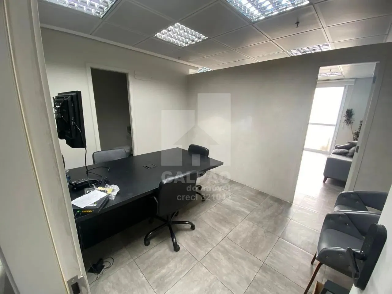 Linda sala comercial para locação mobiliada em Moema!