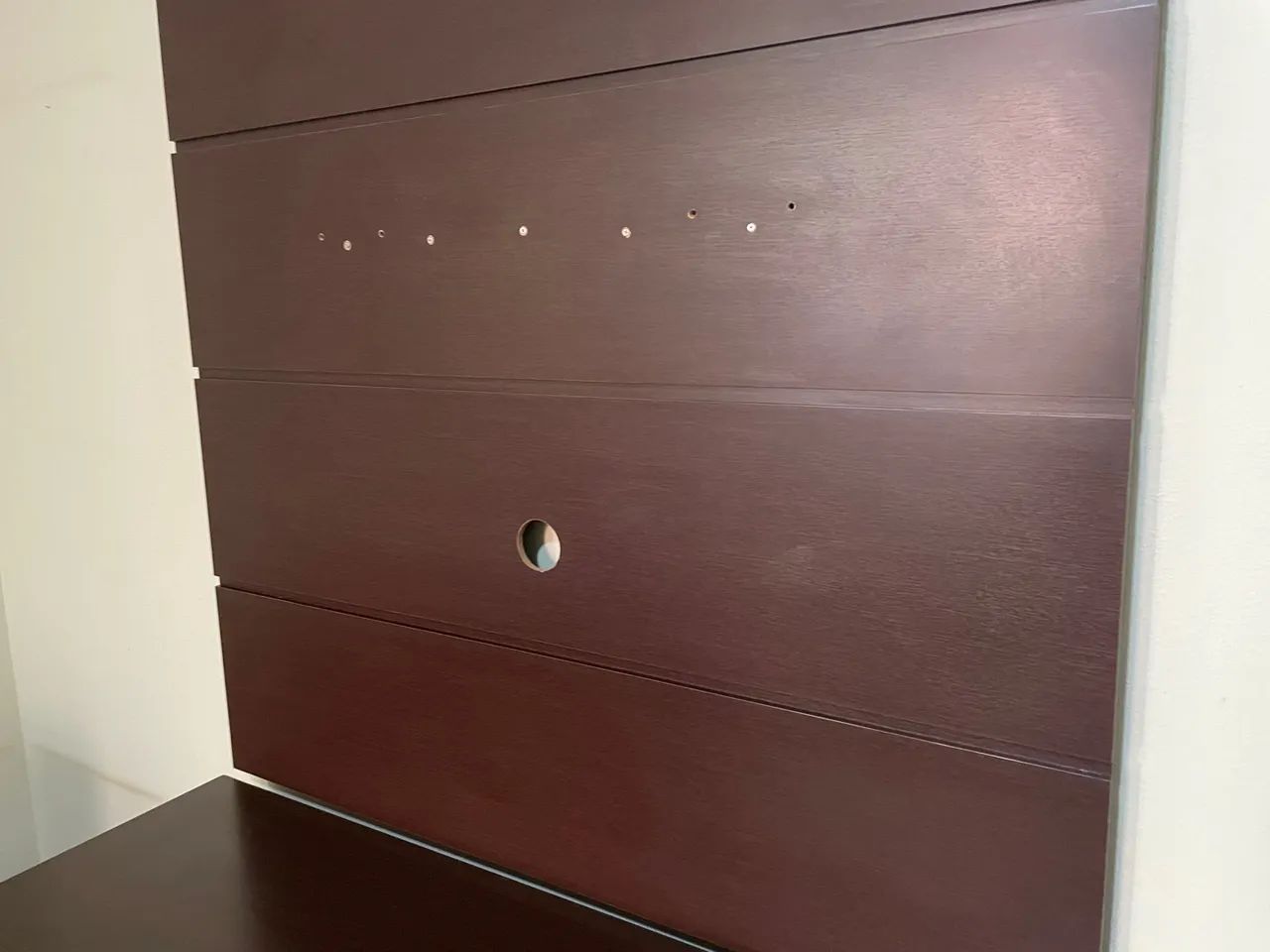 Painel para TV com Rack em Madeira Maciça - Elegância e Organização64363739512322123