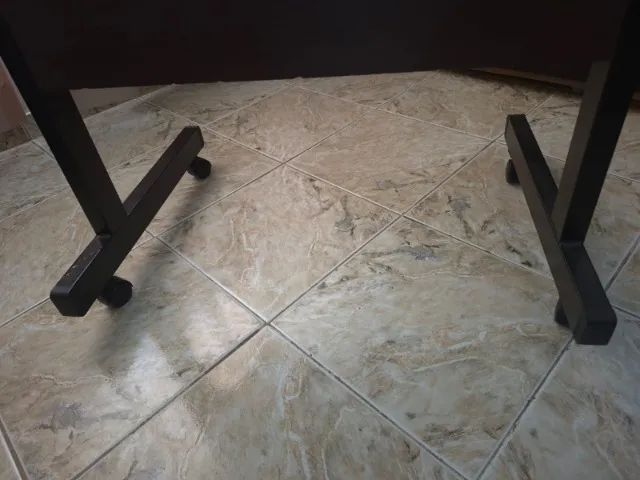 Mesa com rodas64302124639746121