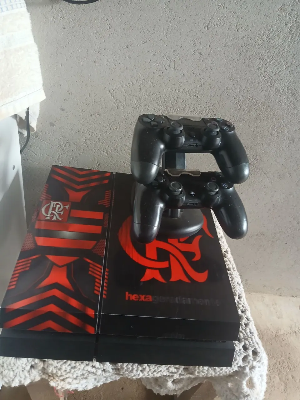 Playstation 4 Flamengo Personalizado + 2 Controles
