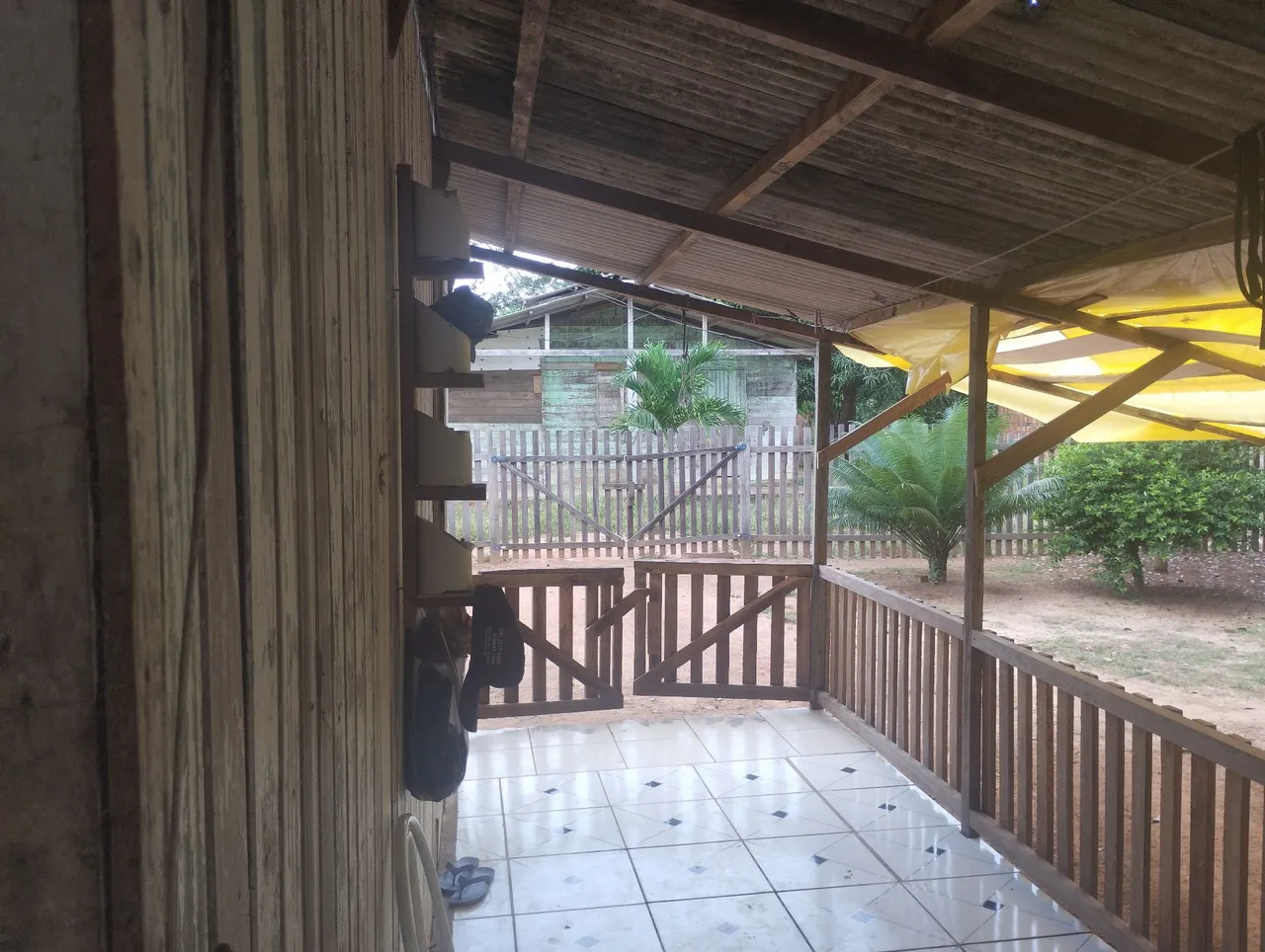 Vende-se uma casa
