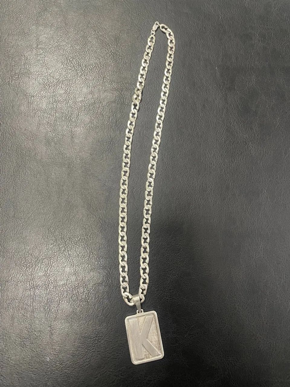 Cordão de prata com pingente letra K - Foto 2