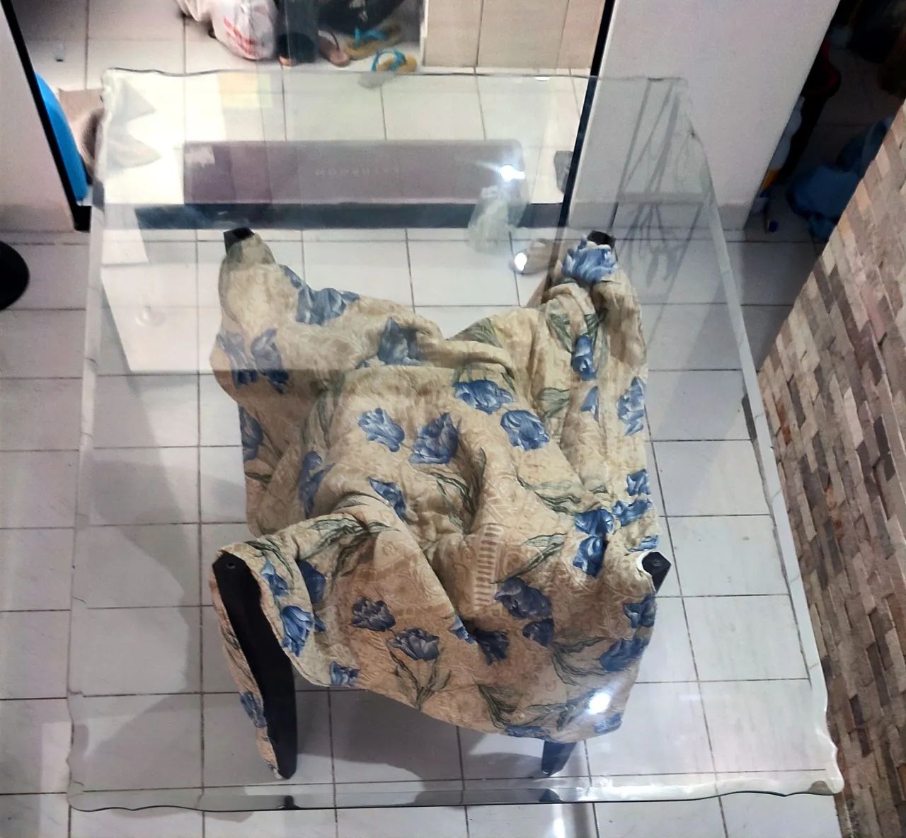 Vendo tampo de vidro pisotado,2,00 de comprimento por 1,20 de largura.aceito negociação 