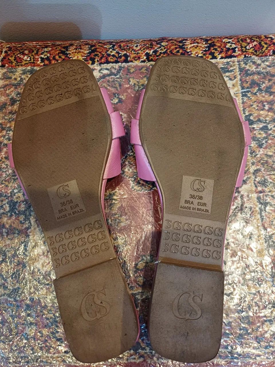 Rasteira Carmen Steffens semi-nova rosa com pedraria,  tam.36. - Foto 3