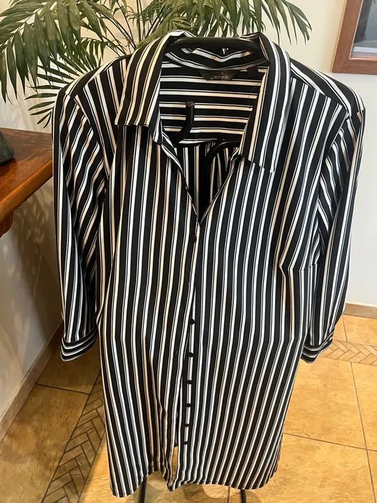 Camisa listrada preta e branca - Foto 2