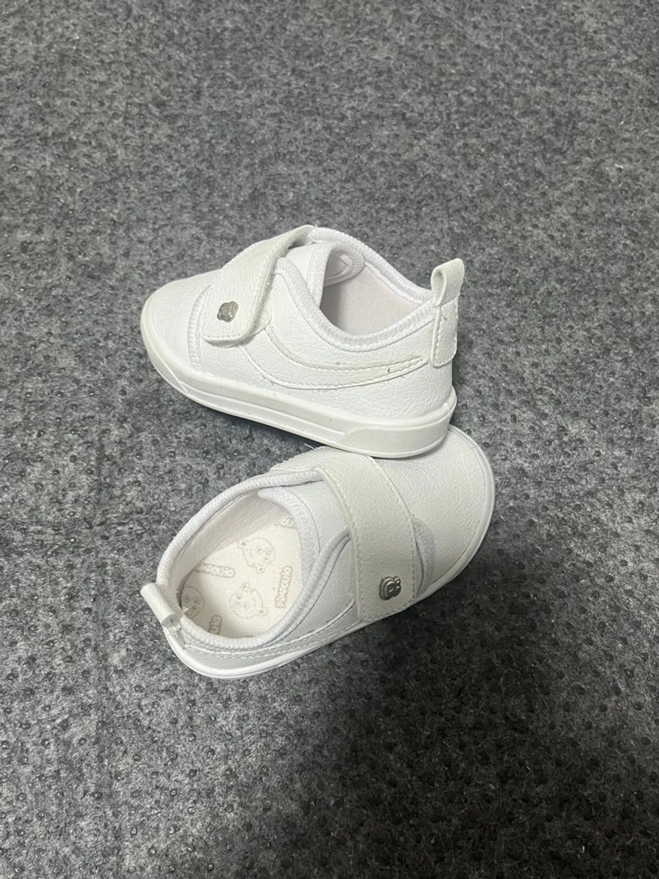 Sapatinhos de bebê branco tamanho 19. - Foto 3