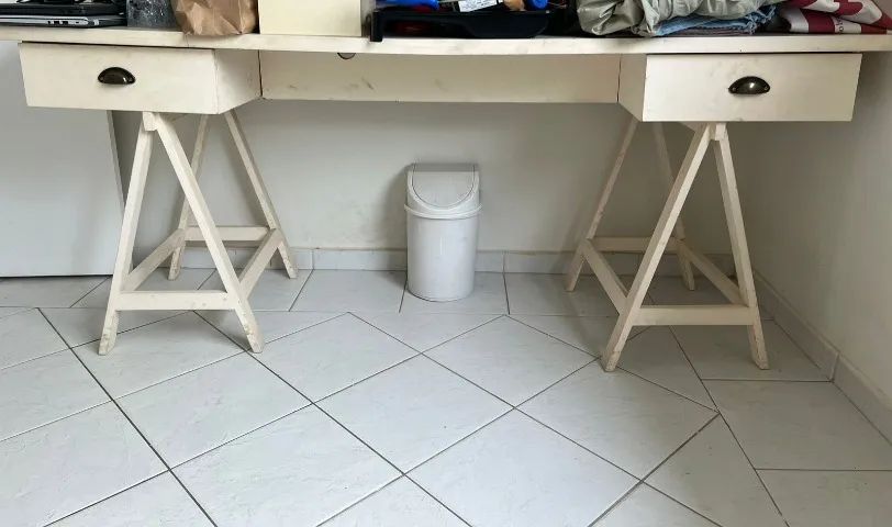 Mesa grande 2.40m com cavaletes e gavetas