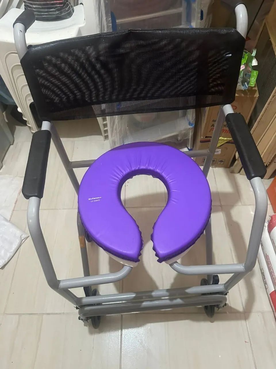 Cadeira de banho com rodas - Foto 6