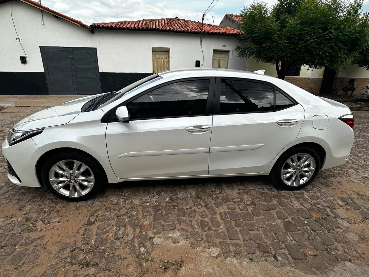 Vendo Toyota Corolla 2.0 XEi Multi-Drive S (Flex) 2017/2018, km 28 mil rodado, única dona!