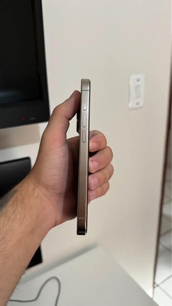 iPhone 15 Pro - Natural Titanium - Foto 5