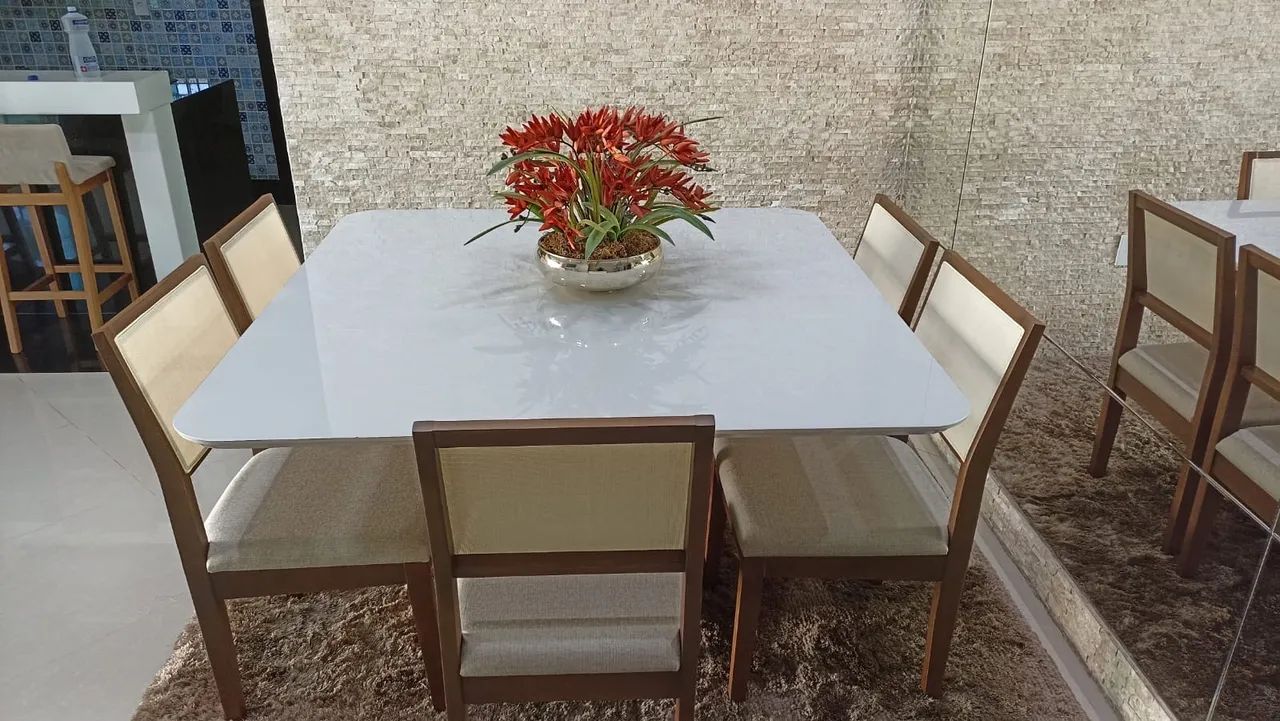 Mesa completa na laka e com cadeiras de madeira  - Foto 2