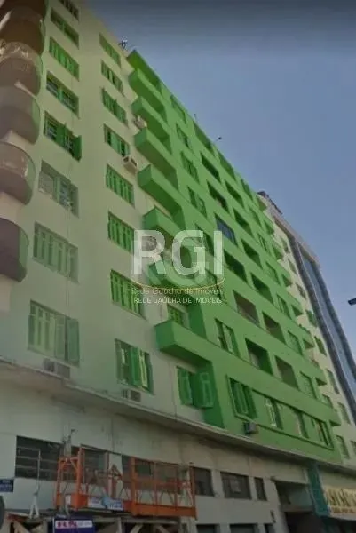 Apartamento de 4 dormitórios no centro histórico de Porto Alegre.Living para 2 (dois) ambi