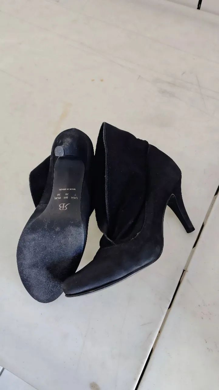 Bota de couro preta número 36 