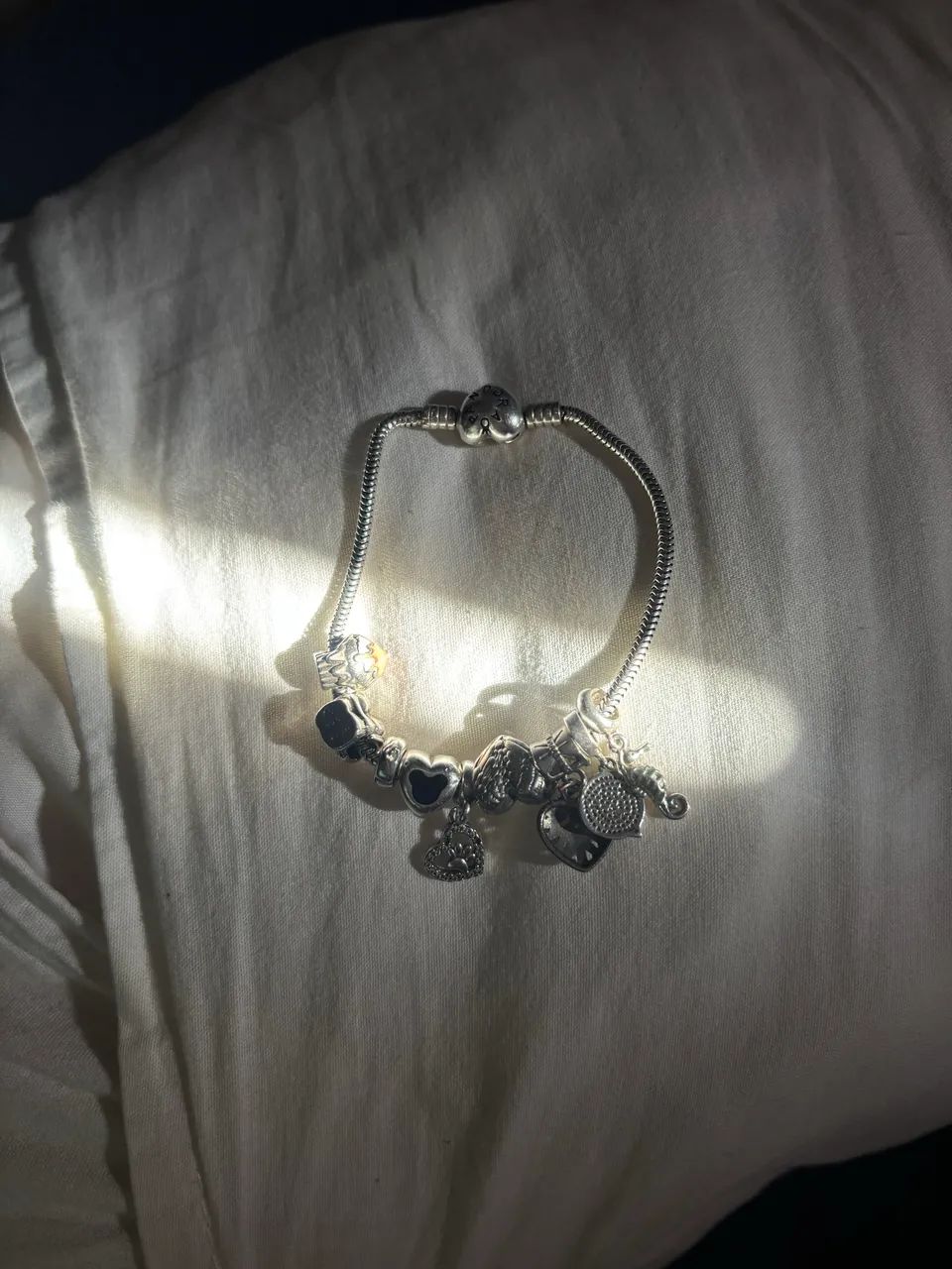 Pulseira Pandora prata original com 9 berloques, nova, com ótima qualidade - Foto 4