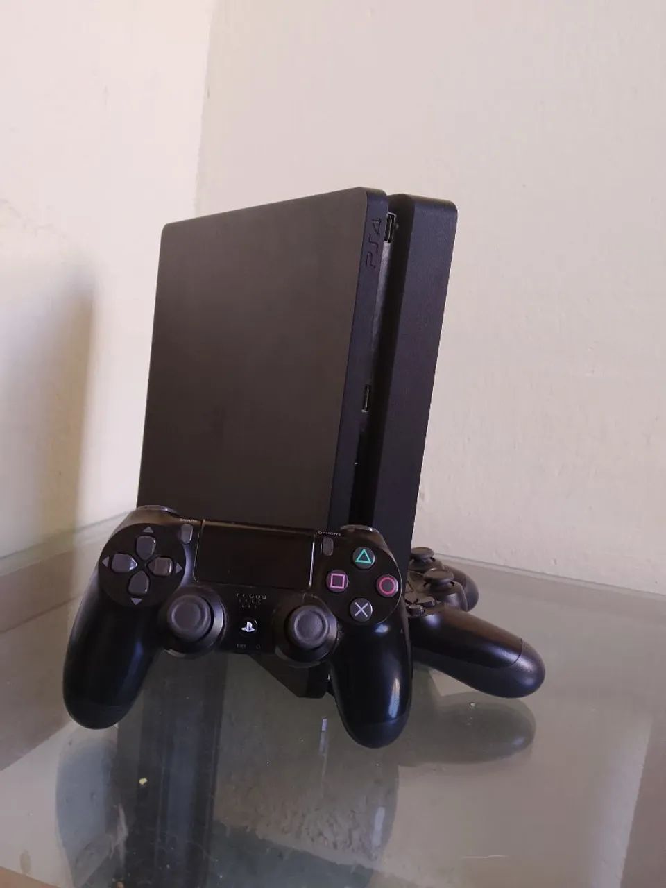 PS4 Slim 