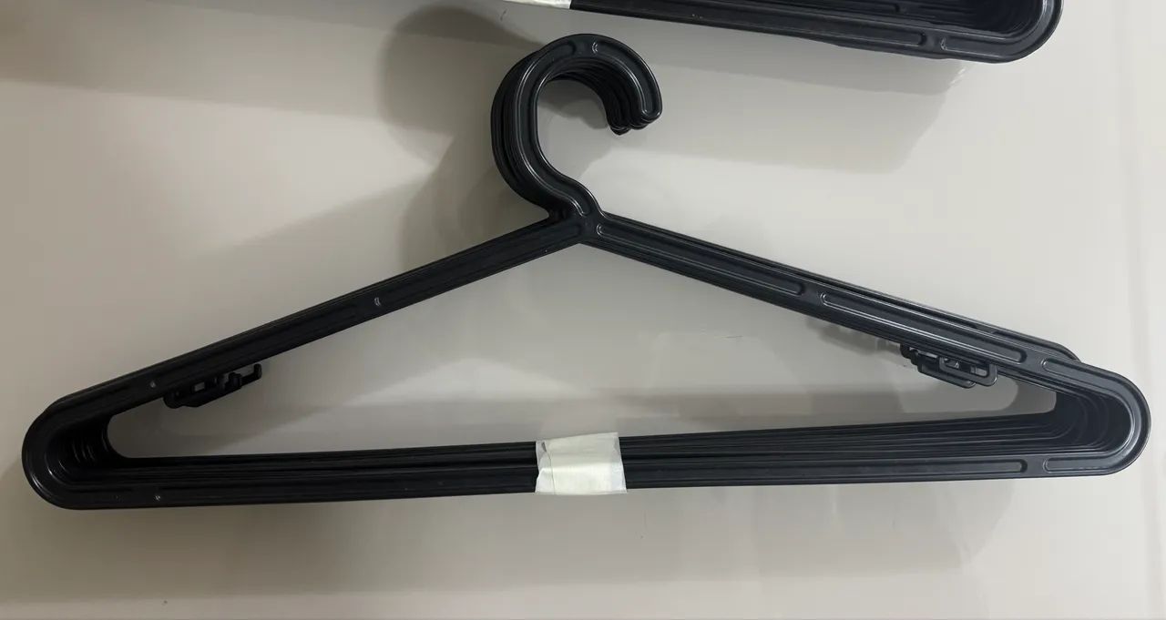 Kit com 80 cabides pretos - Foto 2
