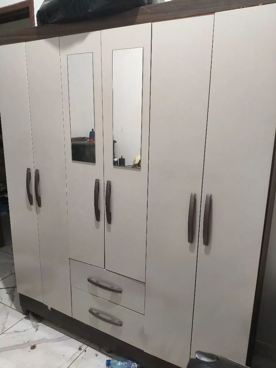 Guarda roupa de casal com espelho semi novo