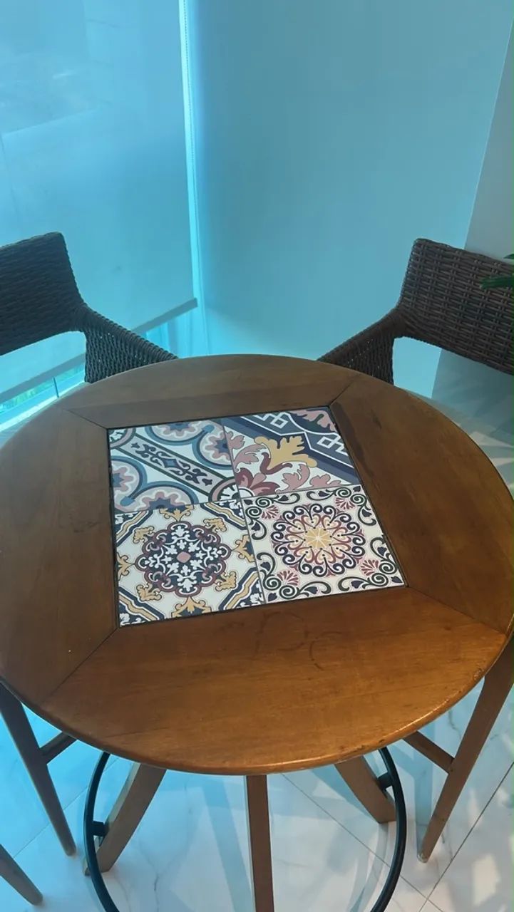 Vendo mesa linda estilo bar com 3 cadeiras - Foto 3