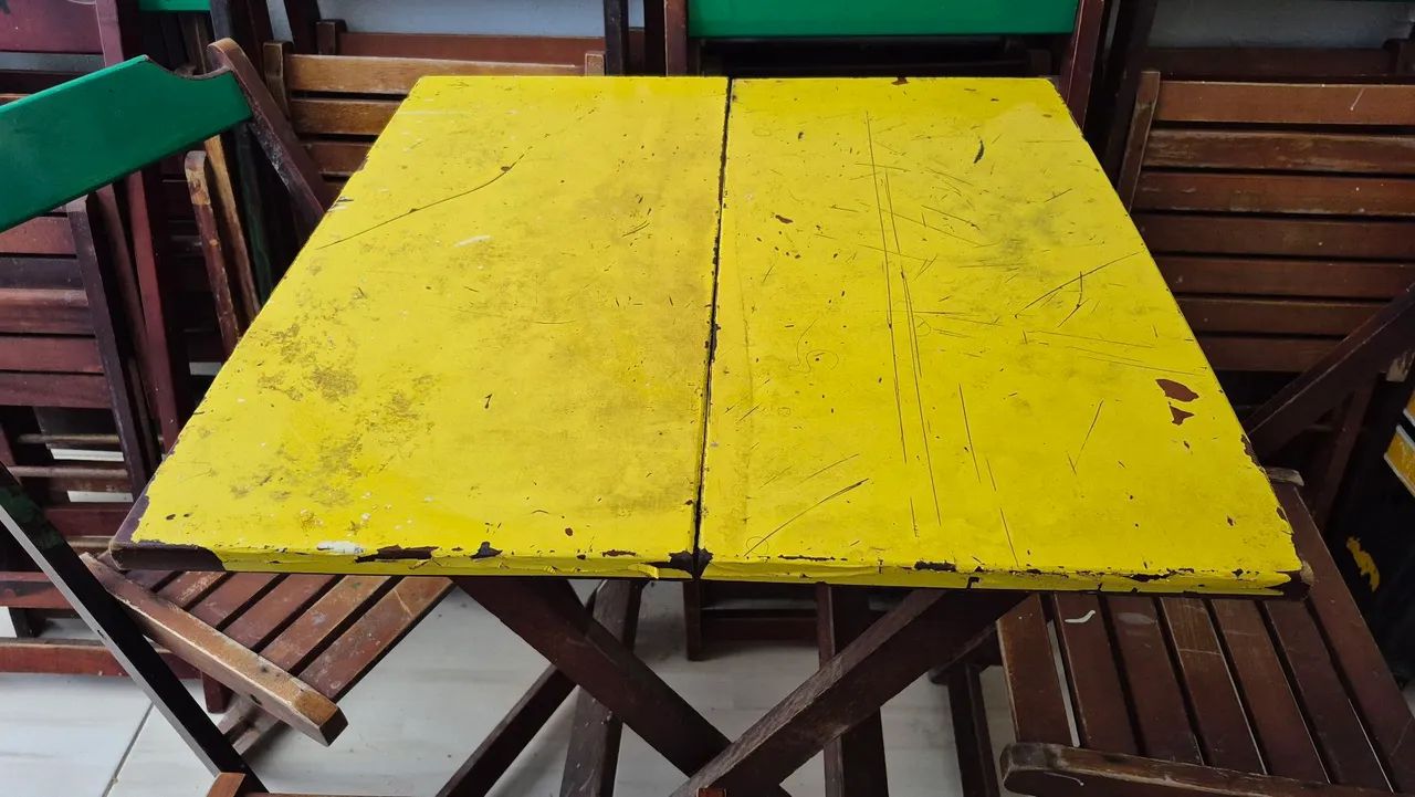 Conjunto de 1 Mesa e 4 Cadeiras de Madeira - Foto 4