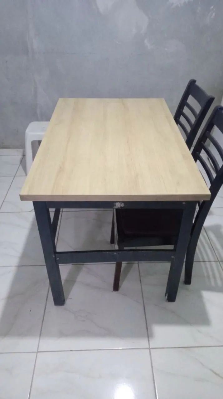 Mesa com cadeiras