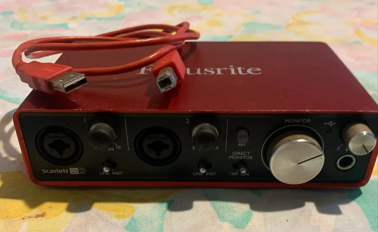 Interface de áudio Scarlett top
