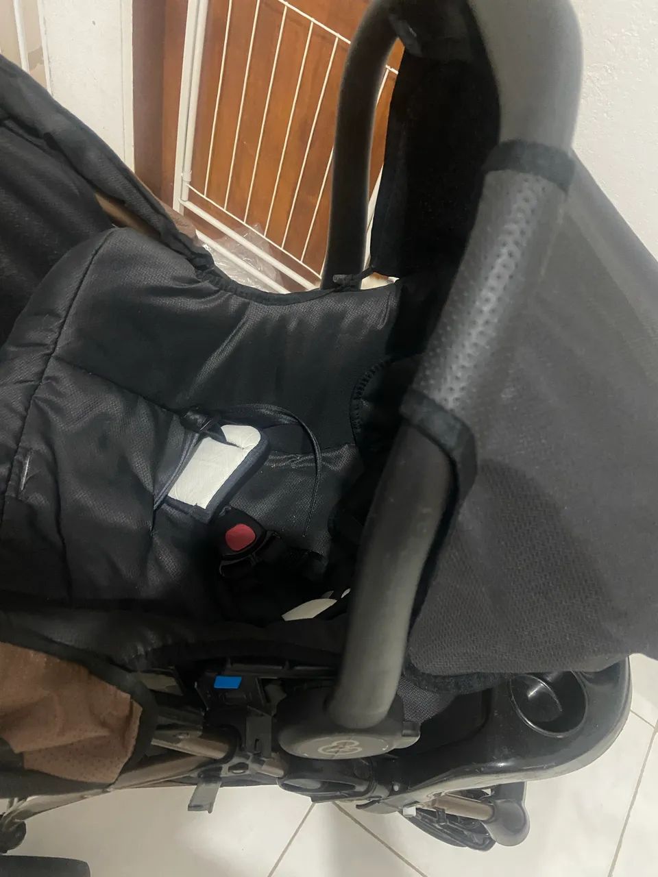 Carrinho de bebê e bebê conforto - Foto 4