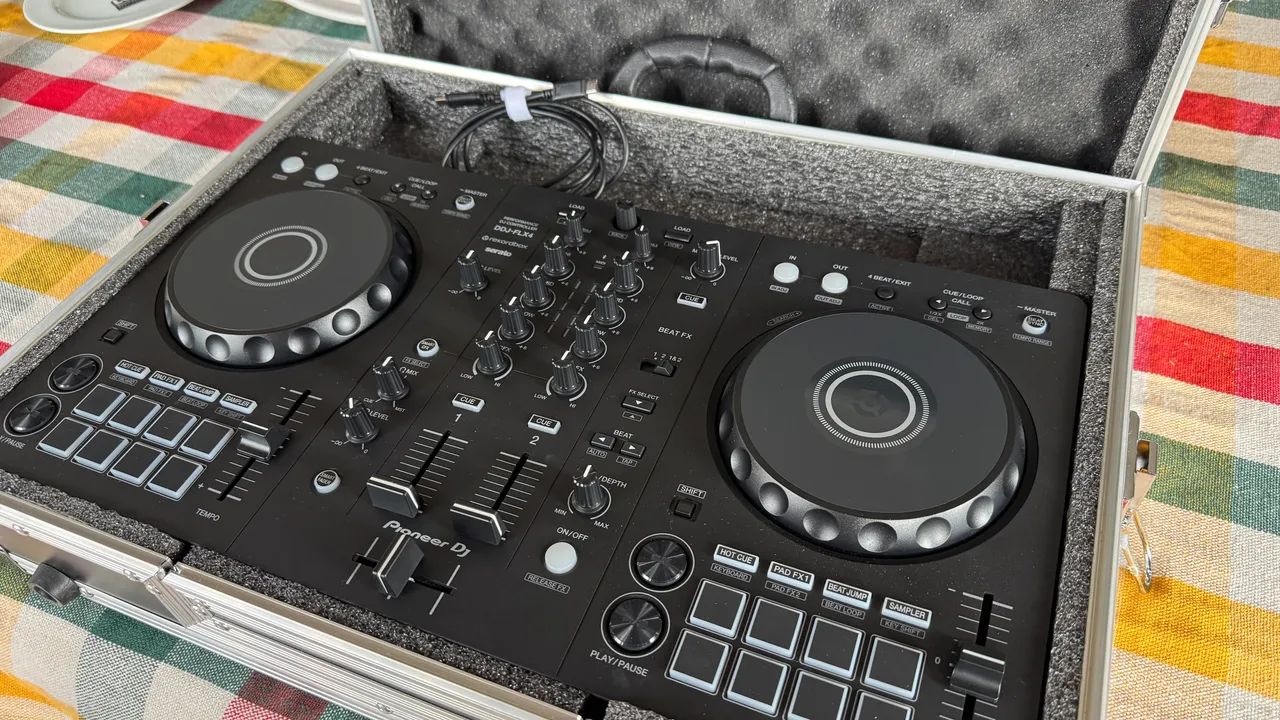 DDJ FLX4 com CASE