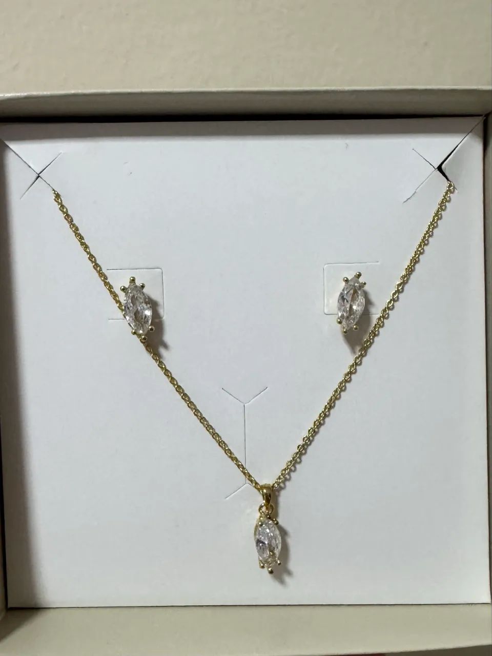 Conjunto brinco e colar semijoia dourada morana  - Foto 3