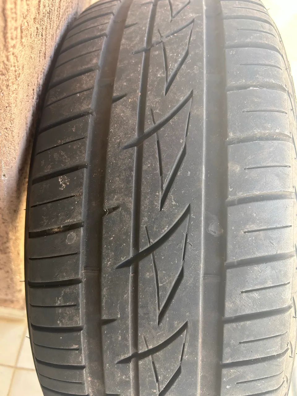 Vendo pneu 