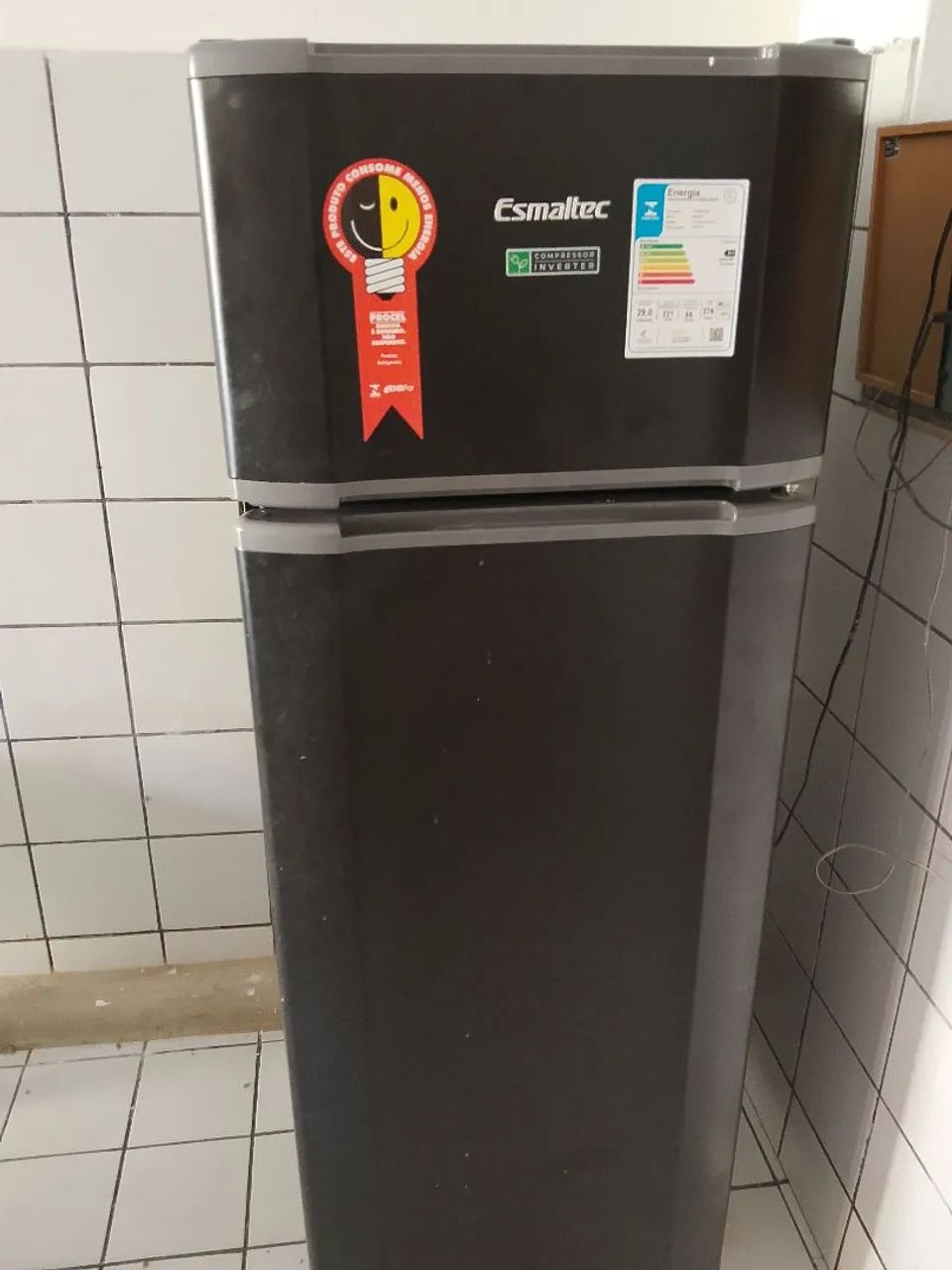 Geladeira Esmaltec preta