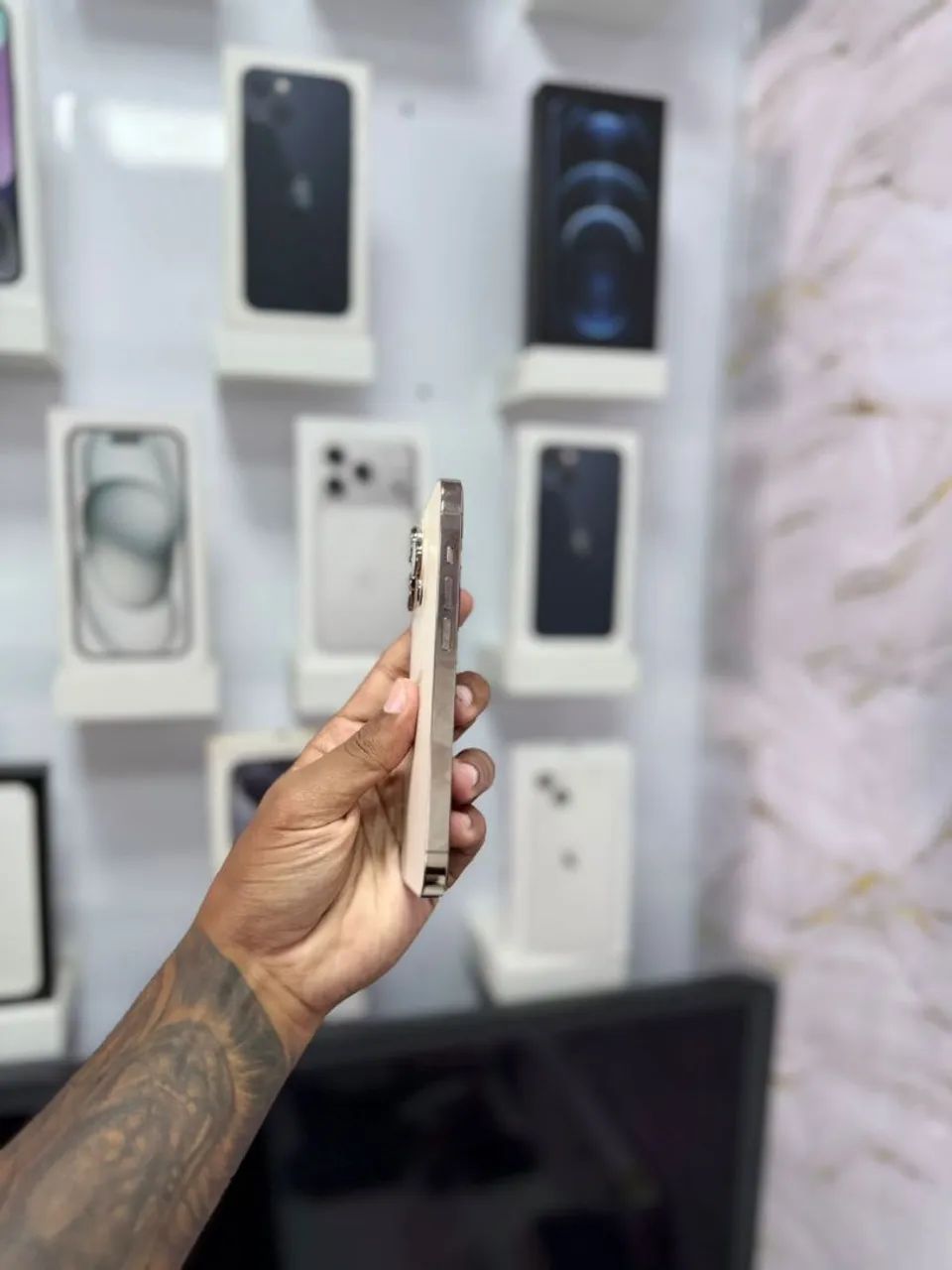 IPHONE 14 PRO 128GB GOLD<br>R$ 3.499,00 - Foto 5