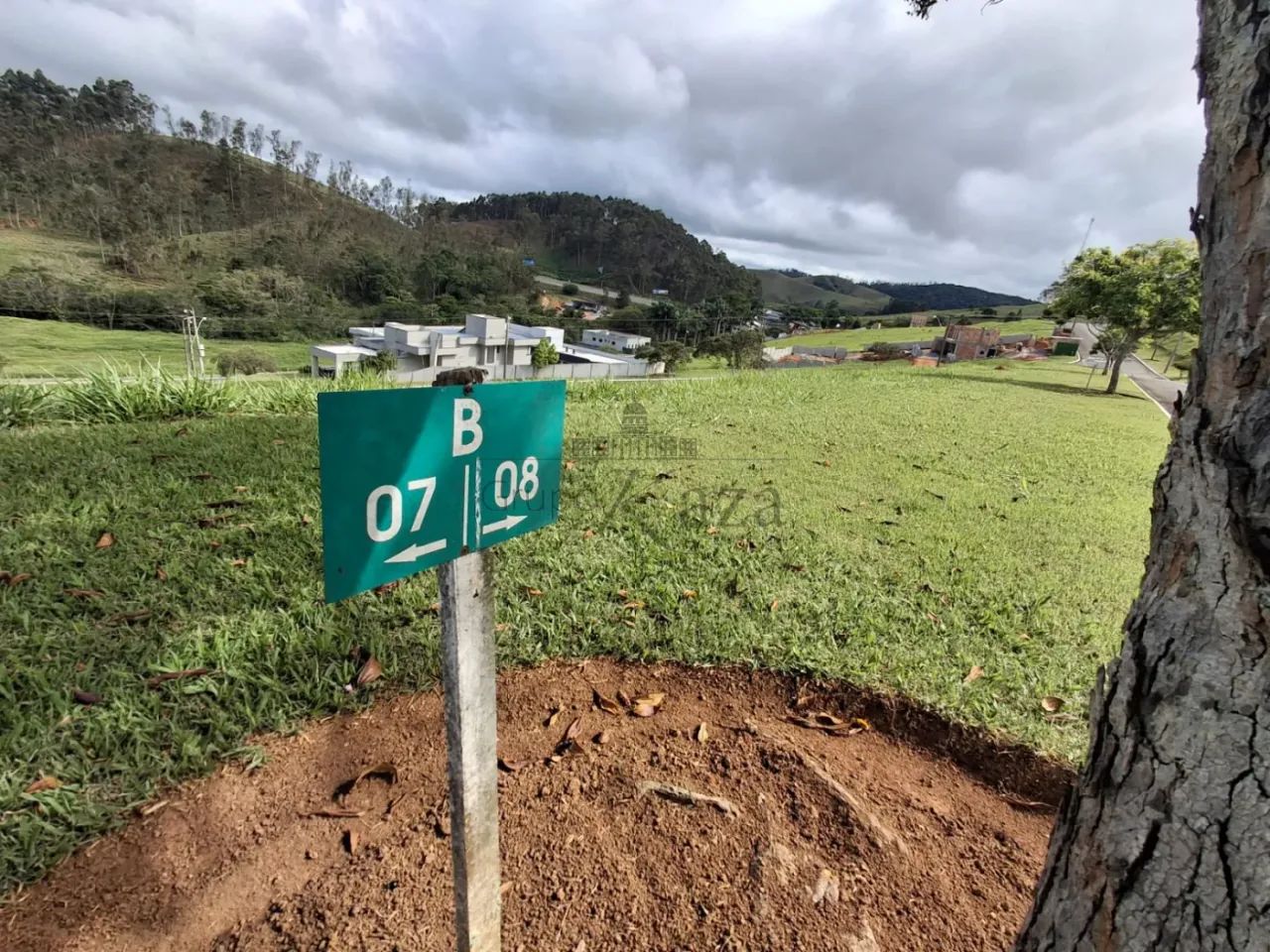 Terreno de 1.000 m² no Condomínio Village Parahybuna | Pronto para Construir - Foto 11
