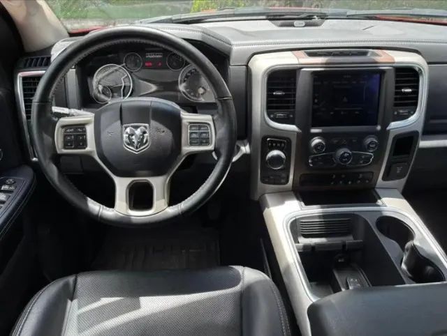 Ram Classic Laramie 5.7 V8 16V Gasolina 4X4 Aut. 2023 - Foto 12